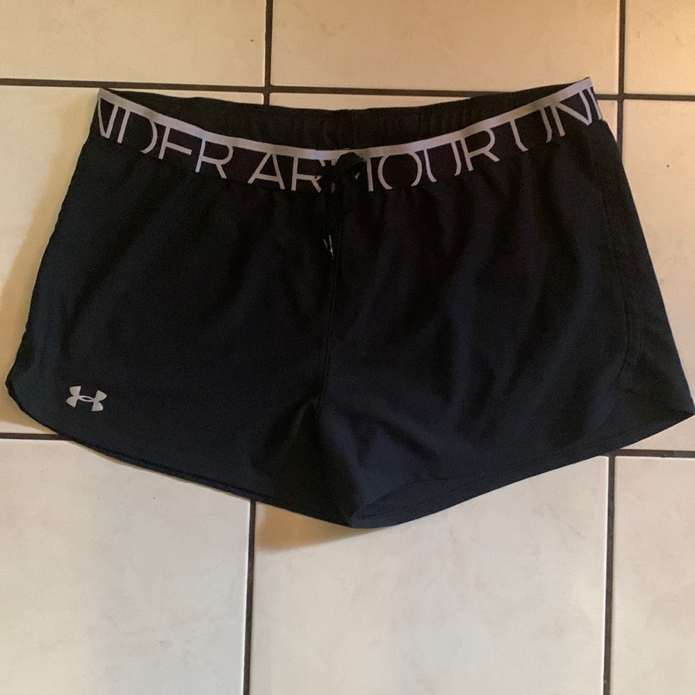Under Armour Women’s XL running shorts. Like new condition.